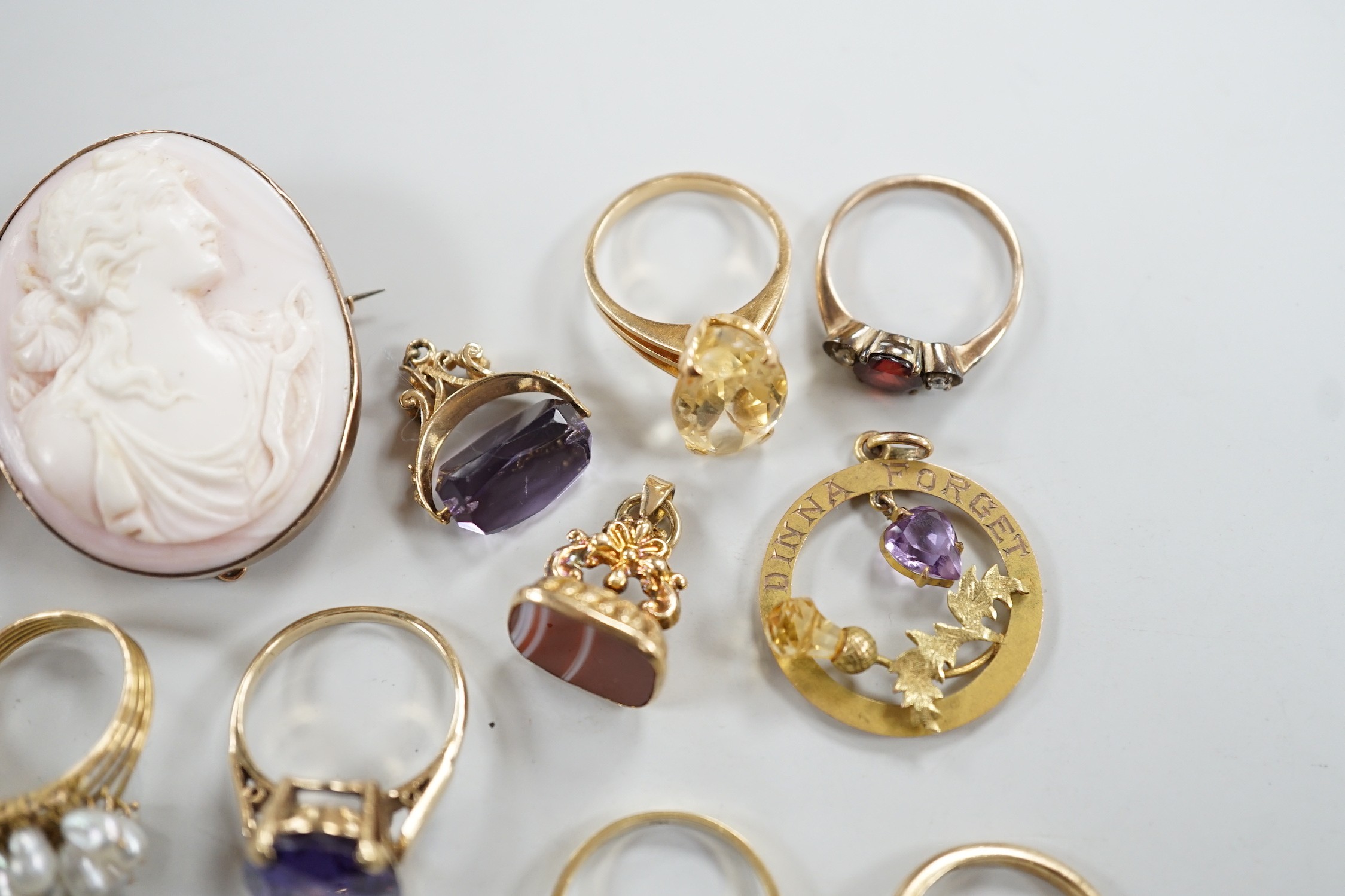 Mixed jewellery including two yellow metal mounted cameo shell brooches, one stamped 9c, two 9ct gold rings and a 585 ring, four other yellow metal and gem set rings and four pendants including two 9ct, one inscribed 'Di